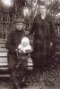 Н.Ф. Горшков с женою и дочкой; двое из них выросли в этой зыбке. Снимок 1930-х годов, д. Киндяково.